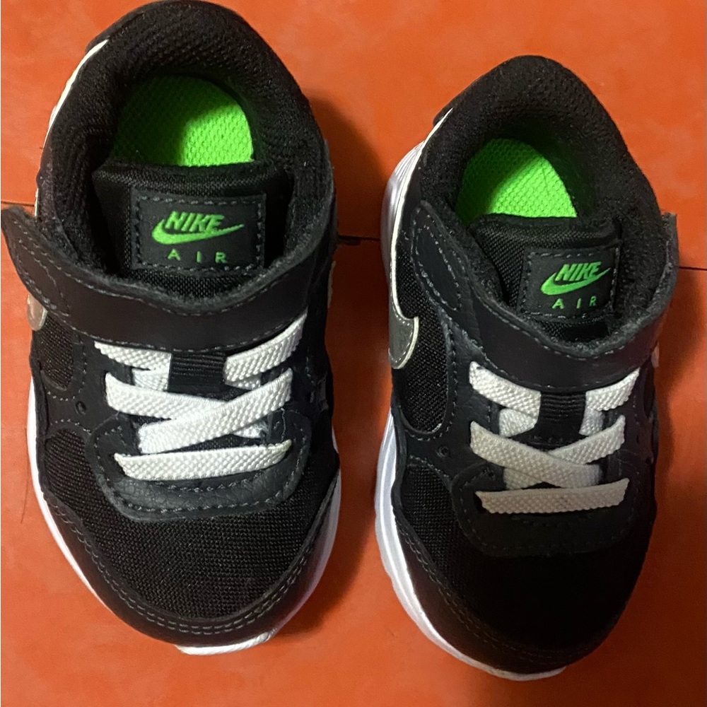 Nike Kids Black Sneakers - Picture 10 of 13